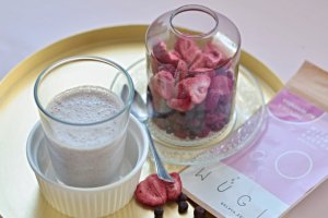 Jahodovo kopřivové jarní smoothie