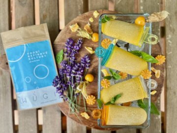Veganská ovocná zmrzlina s mátou a bazalkou