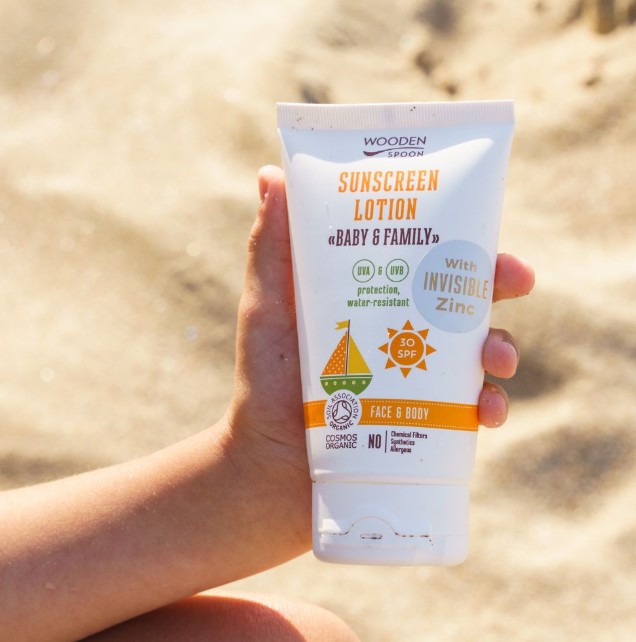 Wooden Spoon Opalovací tělové mléko v tubě Baby & Family SPF 30, 150 ml
