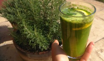 Smoothie ze sladkých hroznů s mátou a baby špenátem