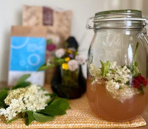 Domácí bezová limonáda s malinami