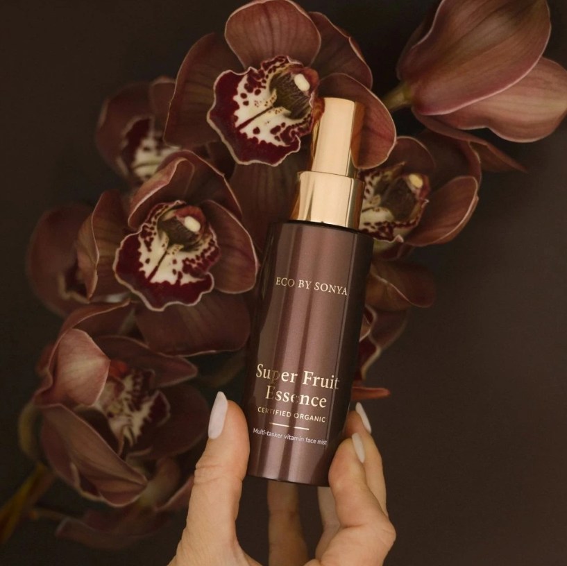 Eco by Sonya Revitalizující hydratační mlha s kyselinou hyaluronovou – Super Fruit Essence 100 ml