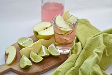 Jablíčková probio limonáda s limetkou