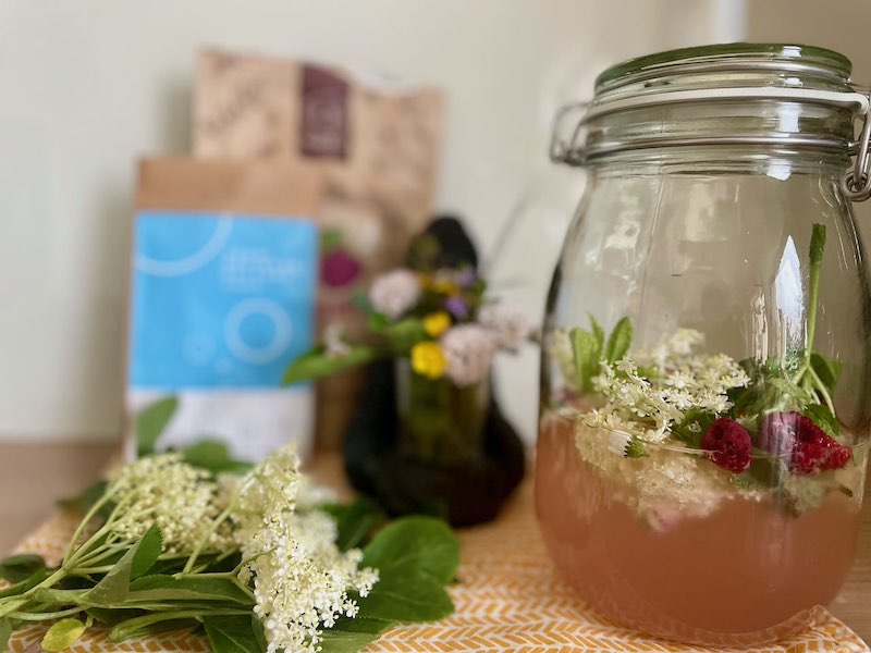Bezová limonáda s malinami